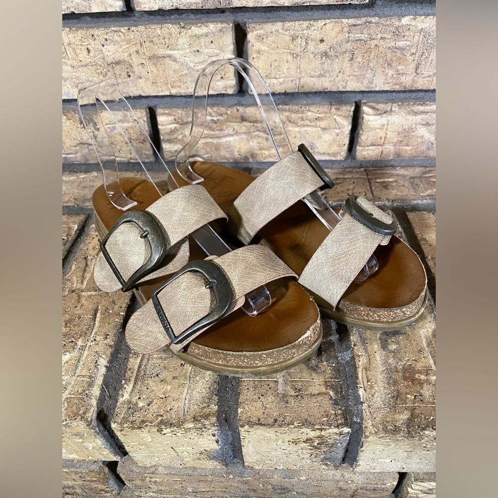 4 earth sandals